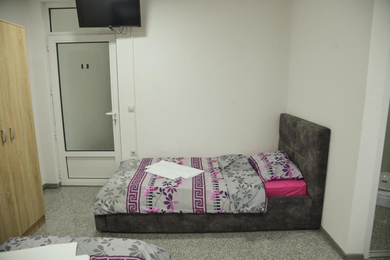 Binta Hostel Vranje Eksteriør bilde