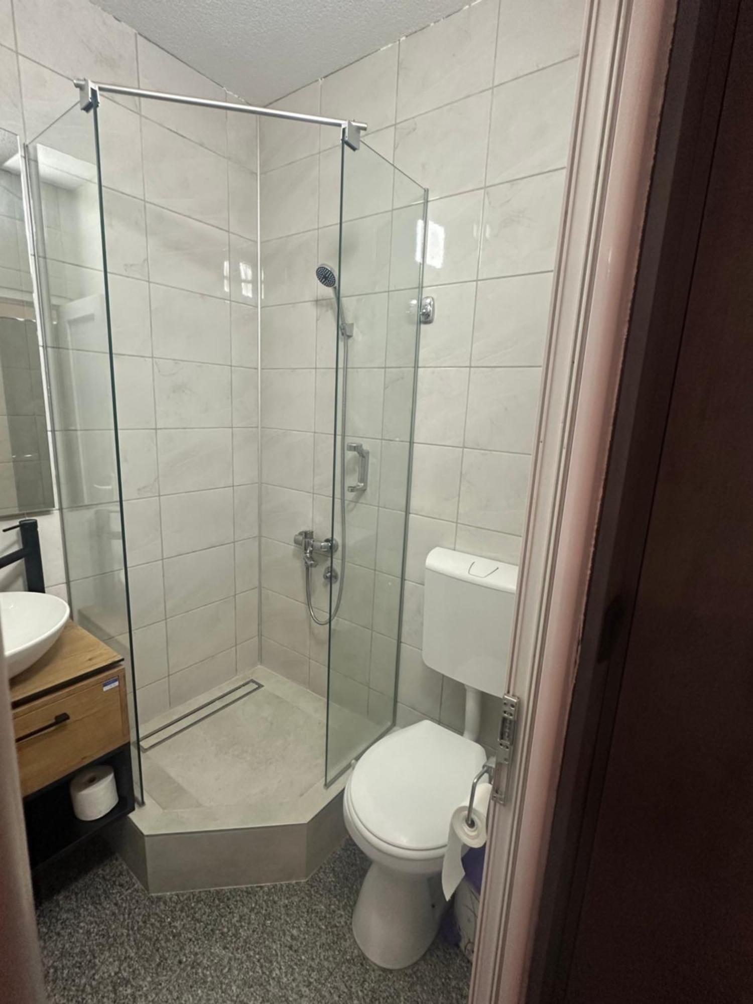 Binta Hostel Vranje Eksteriør bilde