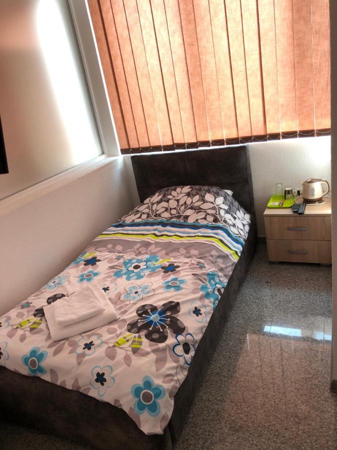 Binta Hostel Vranje Eksteriør bilde